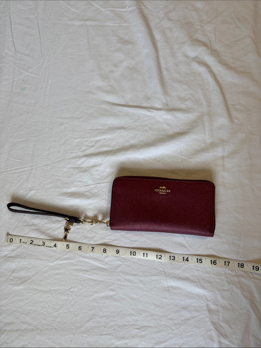 Coach Zip Wristlet / Wallet in Burgundy with Gold accents incl. shoot star charm - Picture 2 of 8